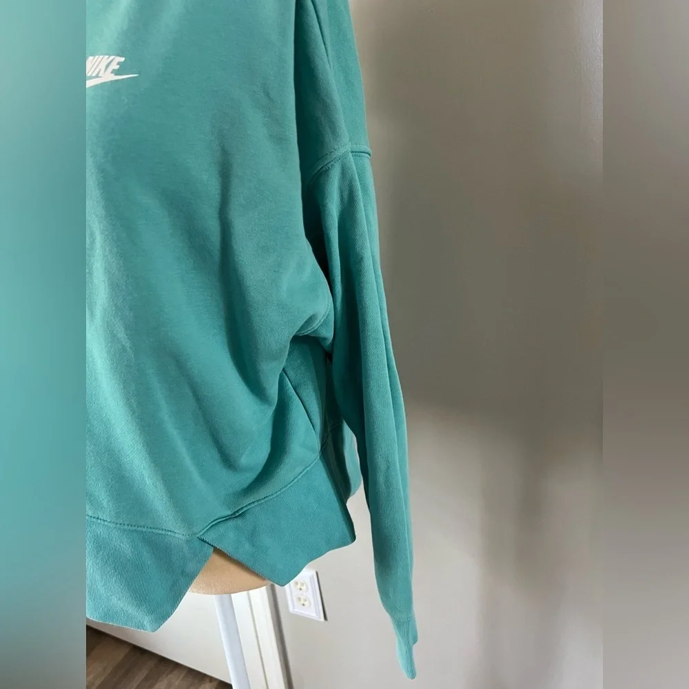 Nike Woman’s Teal Lightweight Pullover Athletic Hoodie Size Small